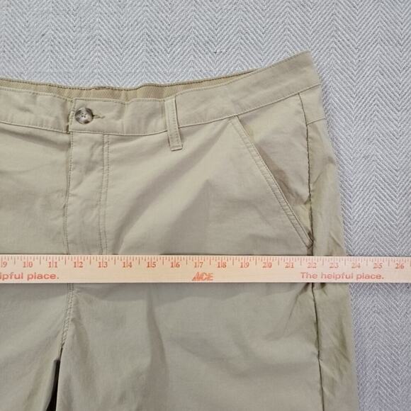 Eddie Bauer Men's Size 40 Zipper Cargo Shorts 10” Inseam Gorpcore EUC EM42SH331P - Picture 4 of 11